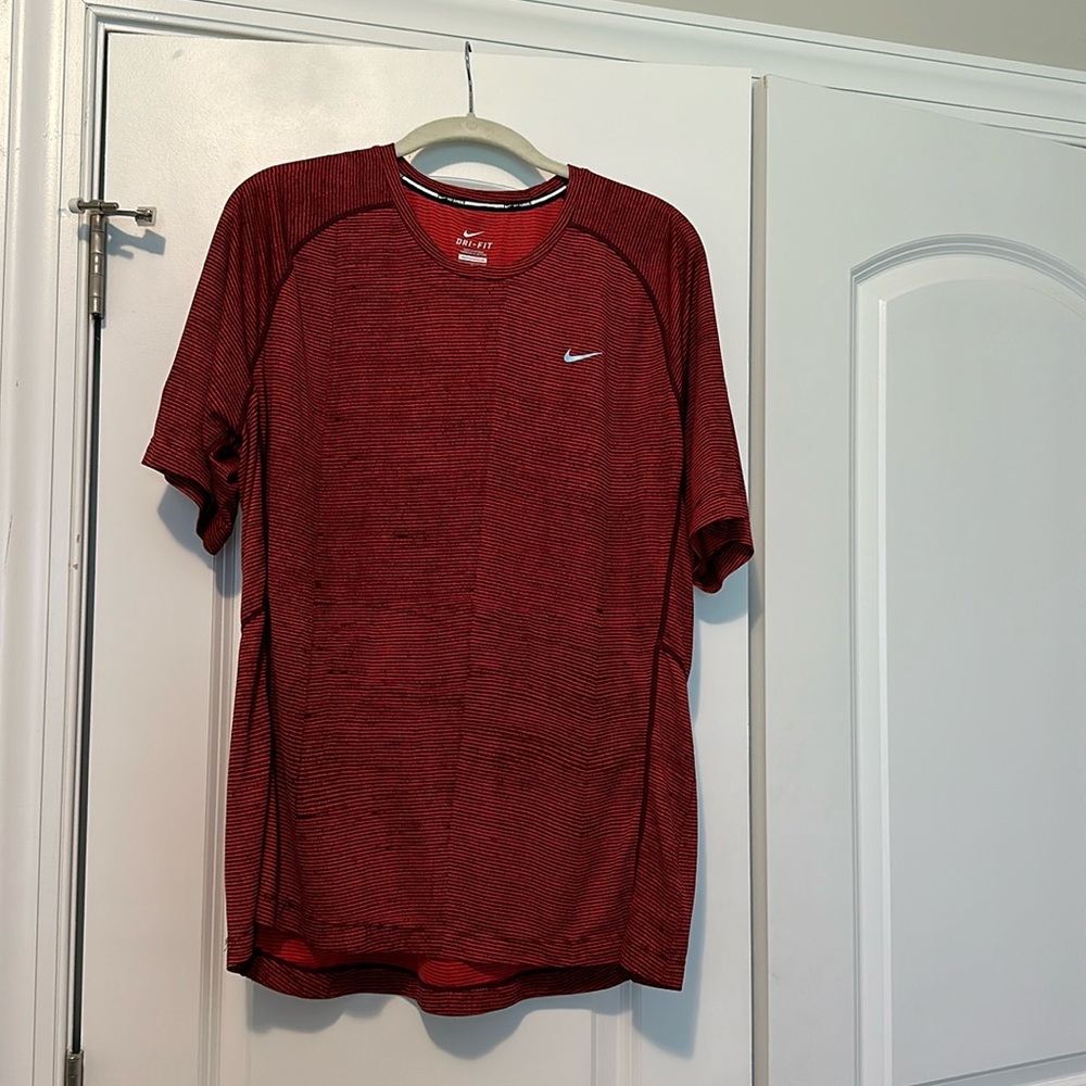 Nike Mens Shirt Extra Large Red black T-shirt Swoosh Sports running dri-fit Top